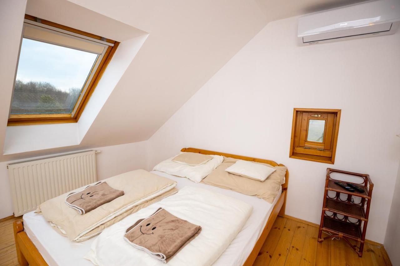 Noble'S Panzio Es Etterem Bed & Breakfast Nemesnep Ngoại thất bức ảnh