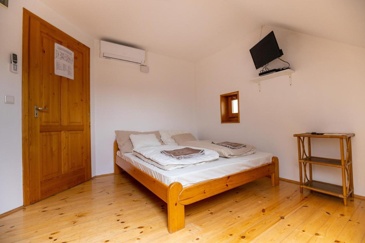 Noble'S Panzio Es Etterem Bed & Breakfast Nemesnep Ngoại thất bức ảnh