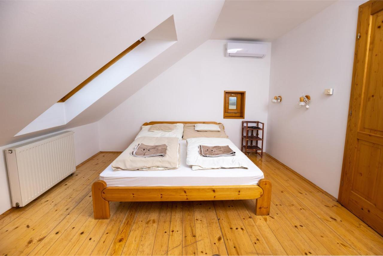 Noble'S Panzio Es Etterem Bed & Breakfast Nemesnep Ngoại thất bức ảnh