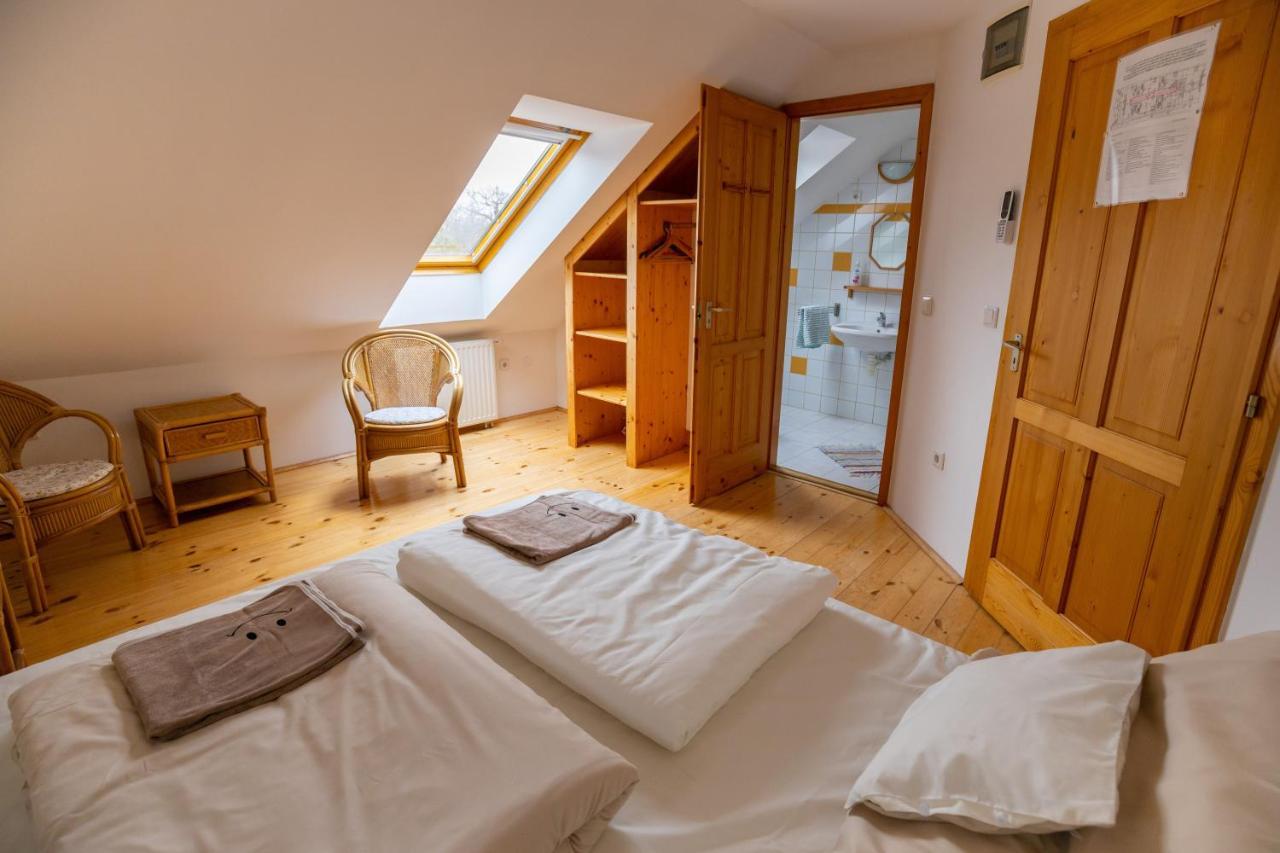 Noble'S Panzio Es Etterem Bed & Breakfast Nemesnep Ngoại thất bức ảnh