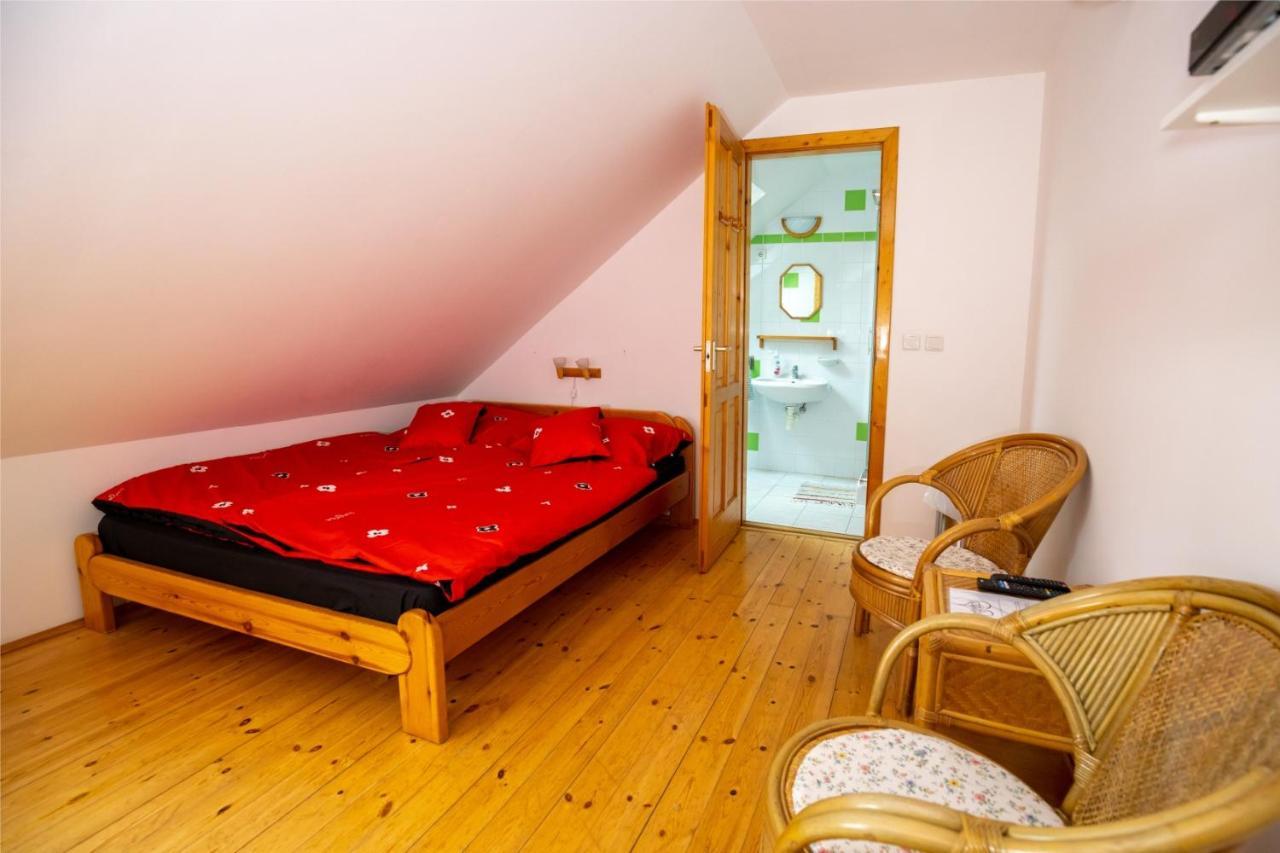 Noble'S Panzio Es Etterem Bed & Breakfast Nemesnep Ngoại thất bức ảnh