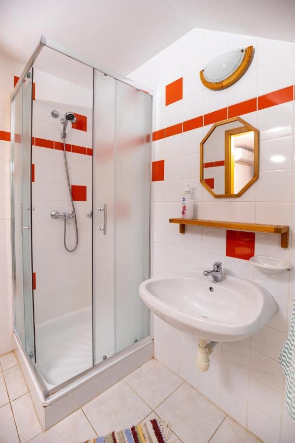 Noble'S Panzio Es Etterem Bed & Breakfast Nemesnep Ngoại thất bức ảnh